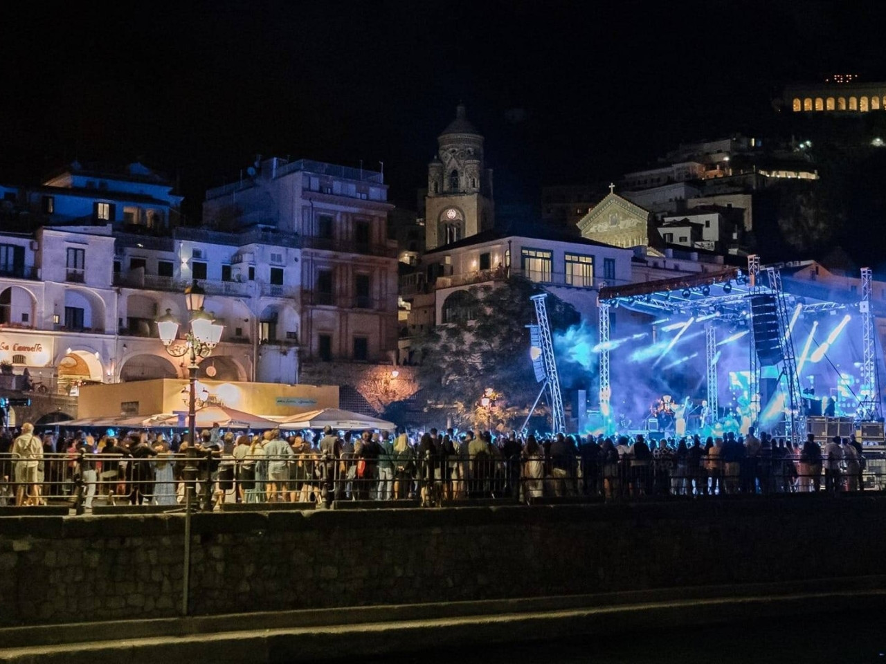 Amalfi diventa un grande teatro sul mare